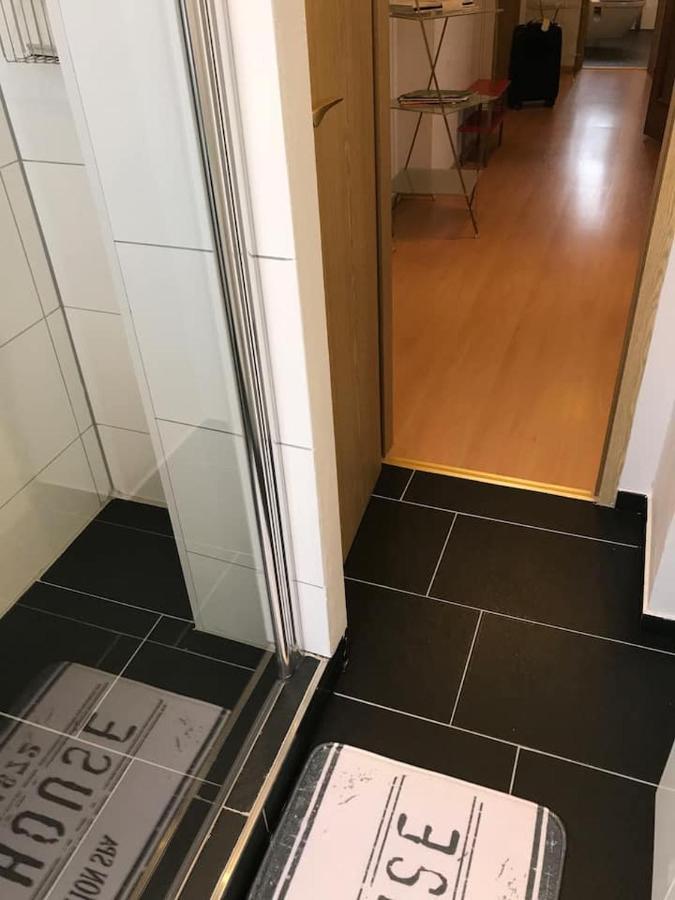 דורטמונד Schoene Grosse Wohnung 2 Schlafzimmer Bis 6 Pax Naehe Stadion Signal Iduna מראה חיצוני תמונה
